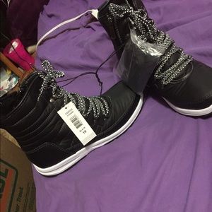 Snow boots size 10